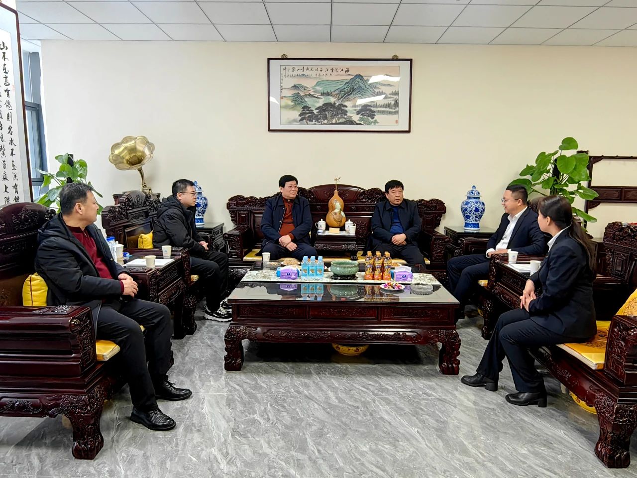 滄縣總工會蒞臨海江集團慰問集團勞模工匠